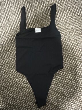 Dynamic Black Square-Neck Bodysuit - Sleek Everyday Staple